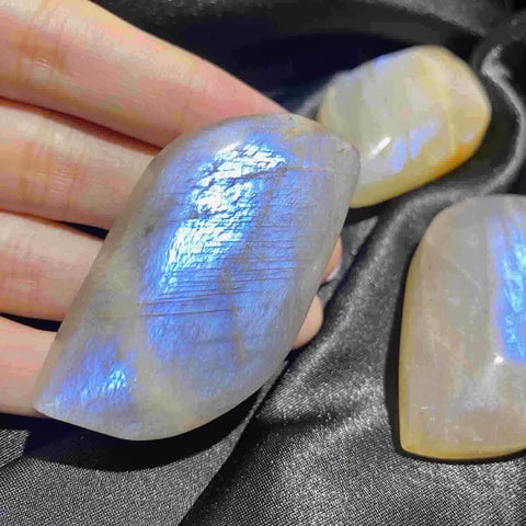 Flashy Moonstone Leaf